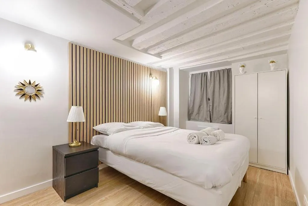 Appartement De Charme Au Coeur Du Sentier 파리 0*,